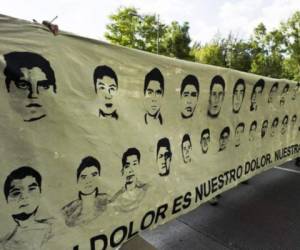 Los rostros de los 43 estudiantes desaparecidos.