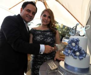 La feliz pareja José Zacapa y Yessenia Funes. Crédito: EL HERALDO/Jimmy Argueta