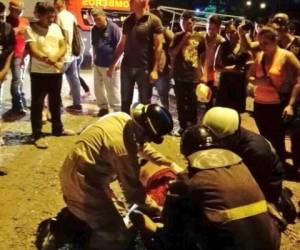 La noche del martes un hombre murió al colisionar una mototaxi con una motocicleta por rebasar a otro vehículo. (Foto: RedInformativaH/ El Heraldo Honduras, Noticias de Honduras)