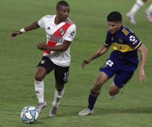 El partido cortó un 'ayuno' de 438 días sin Superclásico argentino –no se disputó durante el año pasado- y por primera vez en la historia, se jugó a estadio vacío. Foto: AP.