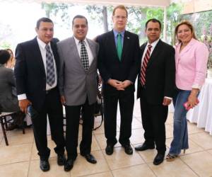 Elvin Sandoval, Harry Quesada, James Nealon, Jorge Zelaya y Carmen Peña.