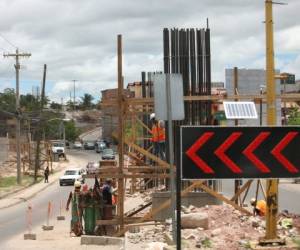 La solución vial de Jacaleapa tiene un avance del 35%, será finalizada en diciembre, según los planes de la construcción. Foto: Efrain Salgado/El Heraldo.