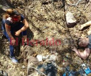 La pareja cayó aparatosamente al salir de la carretera a bordo de su motocicleta. Foto: Alex Pérez/ EL HERALDO