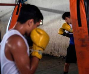 Con la degradación de los entrenamientos y el mantenimiento del aporte calórico, los deportistas tienen el riesgo de una pérdida muscular y un aumento de la masa grasa. Foto: AFP