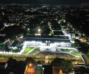 El mandatario salvadoreño compartió esta fotografía aérea del hospital en su cuenta de Twitter. Foto: @nayibbukele