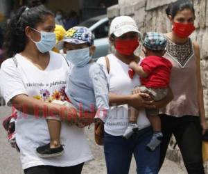 Hondureñas vivirán un Día de la Madre inusual, sin besos ni abrazos. Foto: Johny Magallanes/ EL HERALDO