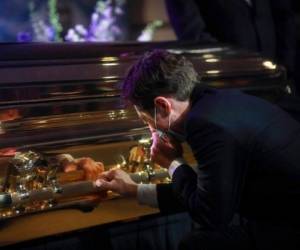 La prensa captó el momento justo en que Jacob Frey lloraba desconsoladamente. Foto: AP