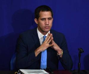 Guaidó es blanco de múltiples procesos judiciales desde que se proclamó mandatario interino en enero de 2019, aunque no se conoce que exista una orden de detención contra él. Foto: AFP