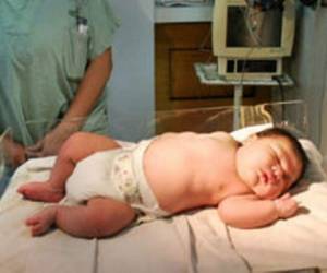 El bebé pesó 6,3 kilogramos y 55 centímetros de talla.