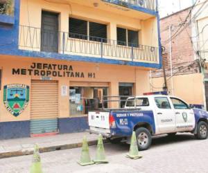 Los tres guardias de los juzgados de La Granja fueron trasladados a la Unidad Metropolitana de Prevención en Los Dolores.