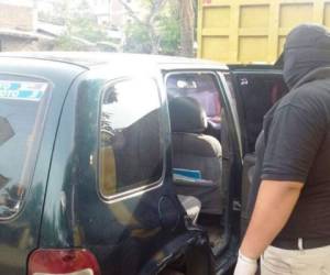 Este es el vehículo en el que las autoridades realizaban una inspección (Foto: MP/ El Heraldo Honduras/ Noticias de Honduras)
