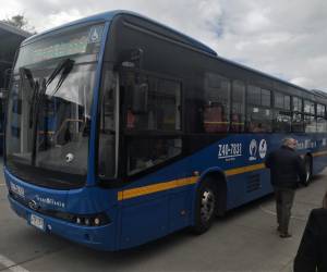 Los transportistas de la capital han viajado a varios países para conocer el funcionamiento y experiencia de los buses eléctricos. Estos funcionan en Colombia.