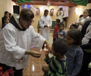 La evangelización que realiza el misionero está encaminada a los niños(Foto: El Heraldo Honduras/ Noticias de Honduras)