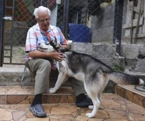 Mario Fumero confesó ser un amante de los perros, posee tres en total.