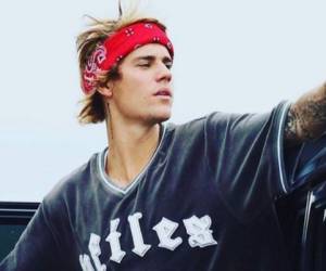 Justin Bieber es un cantante y compositor canadiense de 24.