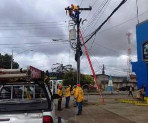 Las emergencias serán atendidas las 24 horas del día a la línea 118 desde celular. 42 Oficinas de atención al cliente, trabajarán hasta las 5:00 de la tarde de este martes.