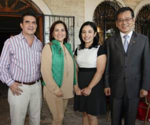 Arístides Aceituno, Emma Calderón, Glenda Estrada y el embajador de China Taiwán, Joseph Kuo.