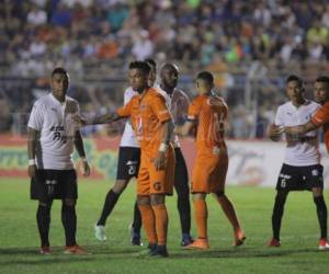 Carlos Discua metió el tercer gol en el primer partido de la gran final entre el Honduras de El Progreso contra Motagua.