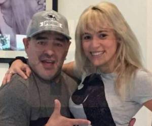 Maradona junto a su novia, Rocío Oliva.