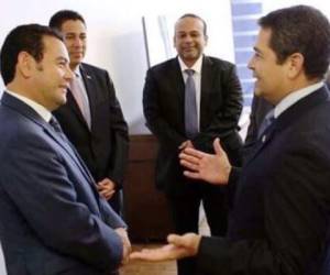 Jimmy Morales se reunió con el presidente de Honduras Juan Orlando Hernández.