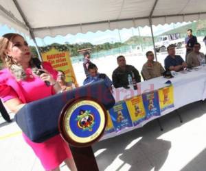 En la zona de los mercados de Comayagüela ya comienzan a vender cohetes. Foto: EL HERALDO