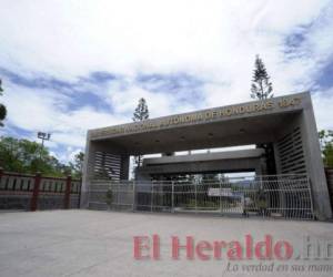 Son 1,100 docentes que laboraban por hora que exigen su pago. Foto: Alejandro Amador/ EL HERALDO