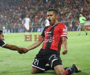 Roger Rojas no suelta la cima de goleadores en Costa Rica.