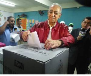 El expresidente liberal dijo estar satisfecho por el buen desarrollo de las elecciones. Foto:Ronal Aceituno