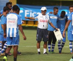El entrenador de la Selección de Honduras Jorge Luis Pinto tiene claro que los dos últimos juegos son claves para el sueño mundialista rumbo a Rusia 2018. Foto: Juan Salgado