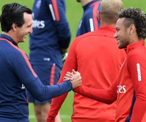 El futbolista Neymar podría debutar este domingo con el PSG. (AFP)