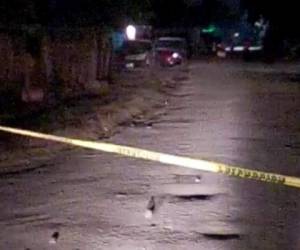 Dos de los cuerpos quedaron dentro de la casa y uno en un vehículo que estaba estacionado en la entrada de la vivienda. Foto: Cortesía.