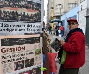 Un días después de que el presidente de Perú, Martín Vizcarra, cerrara el Congreso, las calles de Lima lucen desoladas pero con vigilancia policial. El presidente de Perú tomó la decisión después de que el Congreso le negara un voto de confianza ligado a una reforma del cuestionado procedimiento de designación de magistrados del Tribunal Constitucional. Foto: AFP.