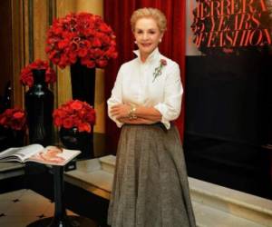 La diseñadora –que celebra sus 35 años en la moda– también reveló que no sigue las últimas tendencias. “No me gusta ver a todo el mundo igual”. /Fotos Instagram @houseofherrera/