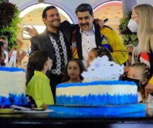 En las imágenes compartidas por el propio Nicolás Maduro se le junto a Pablo Montero muy sonriente. Foto: Twitter.