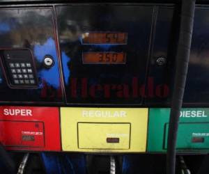 El galón de gasolina superior baja de 96.74 a 95.08 lempiras en la capital de la República, o sea 1.66 menos para el consumidor.