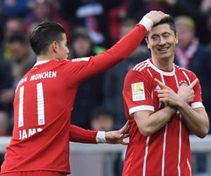 James Rodríguez y Robert Lewandowsk en una celebración del Bayern Múnich. Foto: AFP