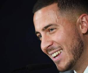 Eden Hazard en la presentación de este jueves en el estadio Santiago Bernabéu. Foto:AFP