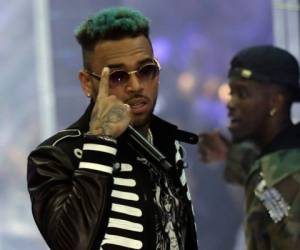 En esta foto de archivo del 21 de septiembre de 2018, el cantante Chris Brown actúa en Milán. Foto: El Heraldo Honduras/ Agencia AP.