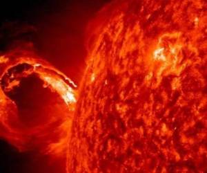 La mancha solar activa AR2882 entró en erupción el sábado 9 de octubre, provocando una fuerte llamarada solar de clase M1.6 y una eyección de masa coronal dirigida a la Tierra. Foto: NASA
