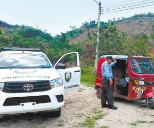 Los captores del menor dejaron abandonada la mototaxi en unos predios baldíos de la colonia Indiana.