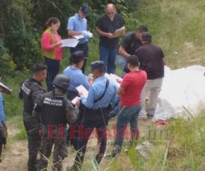 Las autoridades llegaron a la escena del crimen para realizar las investigaciones. Foto: Alex Pérez/EL HERALDO.