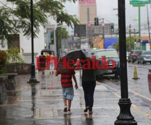 La presencia de lluvias y chubascos leves en algunas regiones de Honduras obedece al transporte de humedad proveniente del Mar Caribe.