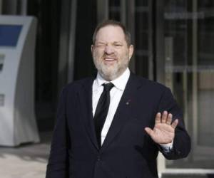 Harvey Weinstein es un productor de cine, de estudio de filmación y presunto acosador sexual. Es cofundador de la productora The Weinstein Company, que dirige junto a su hermano.