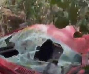 Vehículo termina destruido tras caer en un abismo en San Isidro, Intibucá