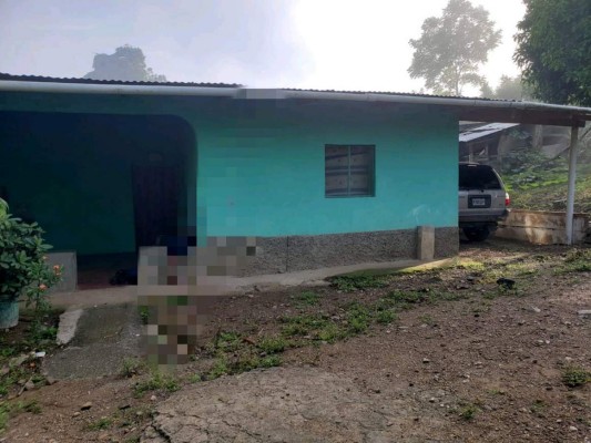 De acuerdo a la Policía, sus agentes llegaron a la zona para darle cumplimiento a una orden de captura en contra de la víctima, pero este los recibió a disparos. Foto: @PoliciaHonduras/Twitter.