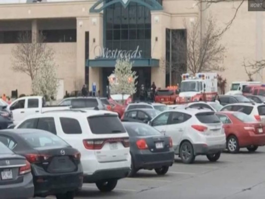 La policía de Omaha dijo que Makhi Woolridge-Jones, de 16 años, es buscado por un cargo de homicidio en primer grado en el tiroteo del sábado en el centro comercial Westroads. Foto: Cortesía.