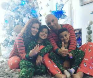 El cantante de reggaetón Wisin junto a su familia en Navidad han decido descansar.
