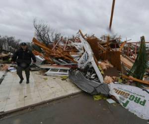 Rockport fue una de las zonas más devastadas con el paso destructor de Harvey, degradado este sábado a tormenta tropical. Foto: AFP.