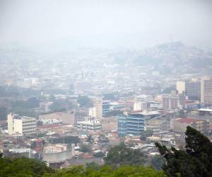 El aire del Distrito Central ha estado sumergido bajo una capa de humo que está afectando la salud de los capitalinos.