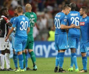 El equipo de Nápoles se suma a la lista de clasificados a la fase de grupos de la Liga de Campeones. (Foto: AFP)